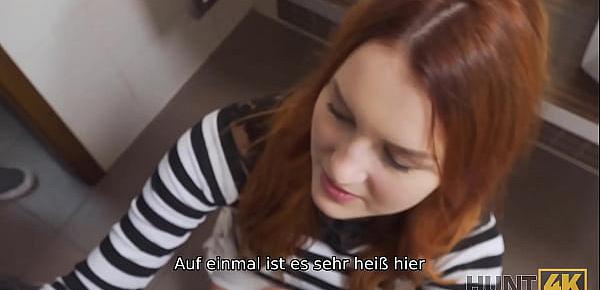 HUNT4K. Belle mit roten Haaren von Fremden in Toilette vor BF gefickt
